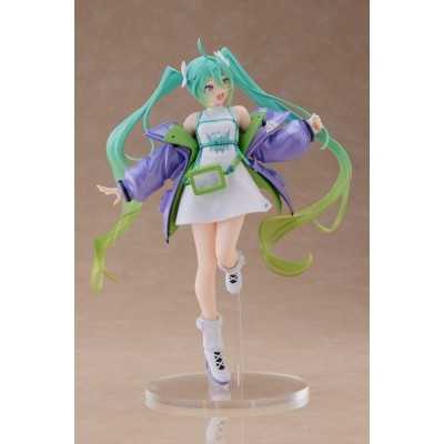 HATSUNE MIKU Fashion Sporty Taito PVC Figure 18 cm