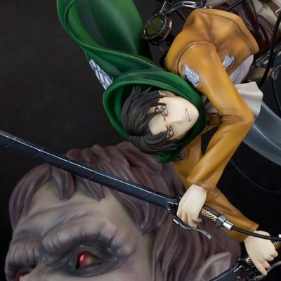 ATTACK ON TITAN - Levi vs Beast Titan Ver. 1/7 Proof PVC Figure 28 cm