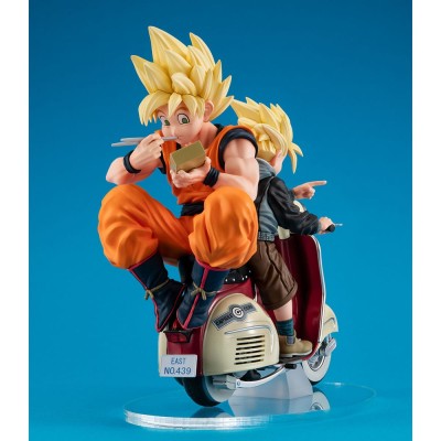 DRAGON BALL Z - Super Saiyan Son Goku & Super Saiyan Son Gohan & Motorbike Desktop Real McCoy Megahouse PVC Diorama 16 cm