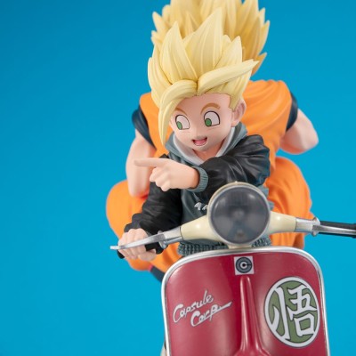 DRAGON BALL Z - Super Saiyan Son Goku & Super Saiyan Son Gohan & Motorbike Desktop Real McCoy Megahouse PVC Diorama 16 cm