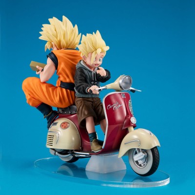 DRAGON BALL Z - Super Saiyan Son Goku & Super Saiyan Son Gohan & Motorbike Desktop Real McCoy Megahouse PVC Diorama 16 cm