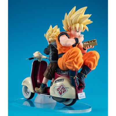 DRAGON BALL Z - Super Saiyan Son Goku & Super Saiyan Son Gohan & Motorbike Desktop Real McCoy Megahouse PVC Diorama 16 cm