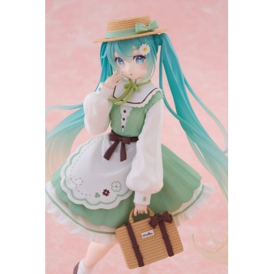 HATSUNE MIKU - Fashion Country Ver. Taito PVC Figure 18 cm