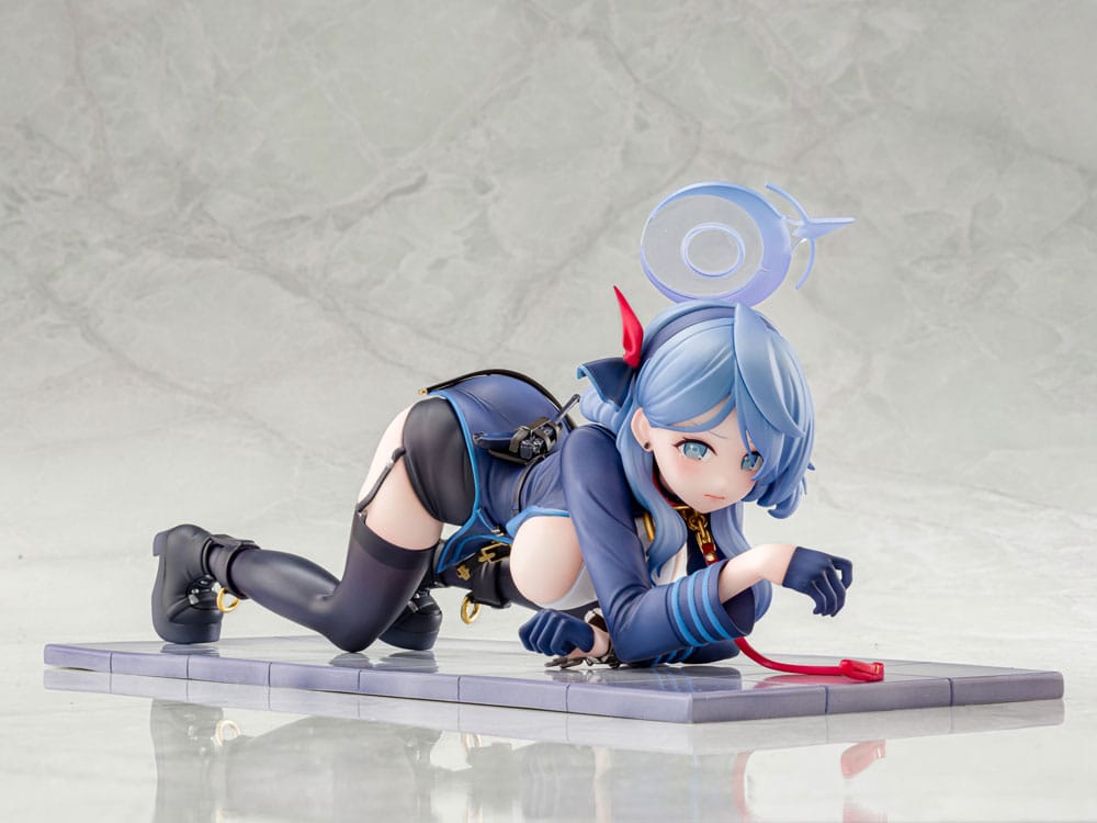 BLUE ARCHIVE - Ako Memorial Lobby Ver. 1/7 Ami Ami PVC Figure 23 cm