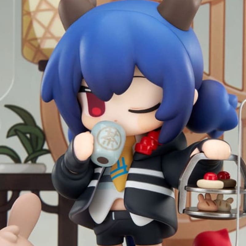 ARKNIGHTS - Ch'en Would You Like A Dessert? Mini Series APEX PVC Figure 11 cm